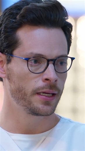 Álvaro conversa con la esposa de Fredo y le recomienda que se calme. Le sugiere que explore nuevas formas de conectar en su matrimonio y que se permita probar cosas distintas para fortalecer la relación, pero cuando Fredo esté fuera de peligro. #Enfermeras | Canal RCN