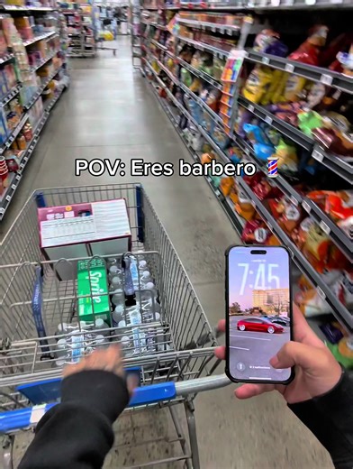 Barberos también nuestros clientes necesitan cariño cómprales algo, No al alcohol 😂 no todas las barbería están cómodas con alcohol 💈💜#sterlingbarber #metadisplay #serviciosexclusivos #mcpremium #sterlingvirginia