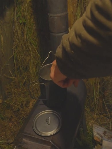 Building a warm and cozy bushcraft shelter with a stove on a reservoir | Bushcraft Camping Vibes