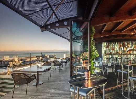 Sky Bar Oriente - Rooftop Bar Lisbon