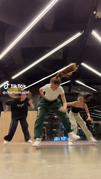 Chest Popping Dance Tutorial for Vibrant Performances