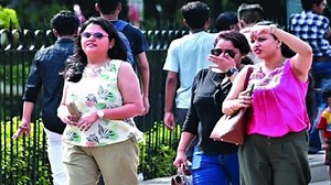 Weather Update: कई दिन बाद सामान्य से अधिक रहा दिल्ली में तापमान, उमस ने किया बेहाल; 22 तारीख से होगा ये बदलाव