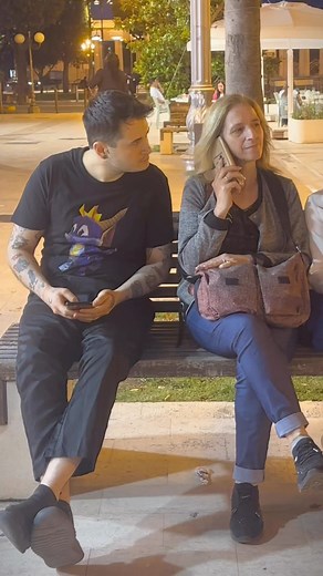 Spiare i telefoni alla GENTE 📱👁️😮. #watch #iphone #spy #prank #reaction #Anonimus #ERROR #PrivacyProtection #telefonia #viralreelsシ #viralreels #reelsfypシ #reelsfacebook #tiktok4fun | Matteo Del Campo