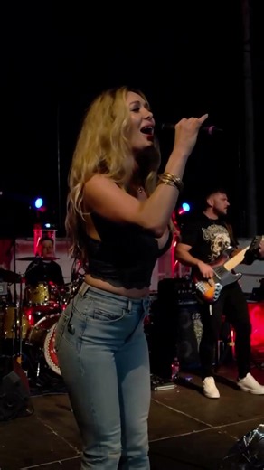 Lidija Bačić Lille performs new song ‘Haljina/Dress’