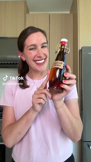 Homemade Vanilla Extract Recipe — Vodka & Vanilla Beans (6–12 months)