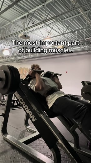 Most lifters don’t know this trick #gym #physique #youngla #lego #awesome