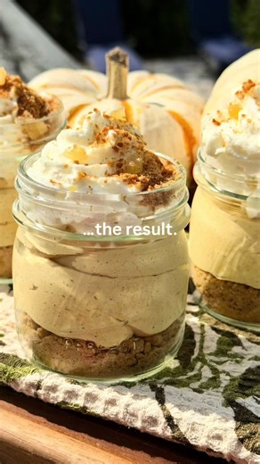 Looking for the ultimate easy pumpkin dessert? 🎃👇🏻 This 15-minute pumpkin mousse recipe is about to be your new fall obsession. If you love pumpkin spice recipes but want something lighter than a traditional pie, this is it. It has an unbelievably light, airy, and cloud-like texture, but only requires 6 simple ingredients and absolutely zero baking. This healthy-ish fall treat is also incredibly versatile for autumn entertaining: Dessert Jars: Layer it with crushed gingersnaps for easy pumpki