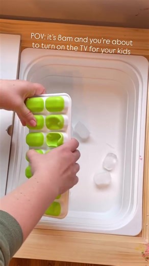 Ice paint = 30 minutes of peace. 😇 This is so easy to set up and as long as the paint is washable, it’s a super easy clean up, too! Kids learn about melting, freezing and mixing colors. And you get some quiet time without the screen time! Follow for more screen-free EASY play ideas that keep your kids BUSY!