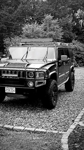 15 reactions | Feeling the power of the iconic Hummer H2 from 2003....