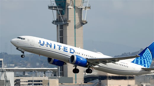 United flight’s windshield may have cracked after plane hit weather balloon, company says
