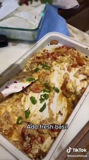 oven-baked keto feta zucchini pasta recipe by @lowcarblove