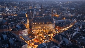 Filmagem aérea do mercado de Natal: vídeo stock (100% livre de direitos) 3953564899 | Shutterstock