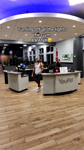 TURNING OFF ALL THE LIGHTS AT THE GYM! 😂 #gym #funny #prank
