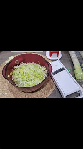 Handig in gebruik de Micro Plus 2,25l En natuurlijk de Mando Junior voor al je groenten en fruit fijn te snijden #TupperwareLiefde #tupperware #versenhandig #kortrijk #heule #tupperwarepromo #tupperwarelovers | Natalie Masselus