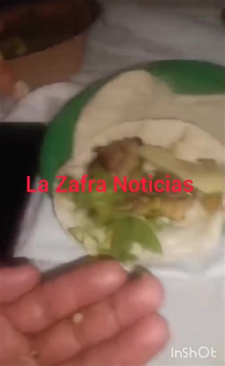 Hallan balines dentro de aguacates en Santa Ana Necoxtla A través del inbox nos hacen llegar el siguiente reporte sobre el hallazgo de presuntos balines metálicos dentro de aguacates, en la comunidad de Santa Ana Necoxtla, municipio de Epatlán. En un video compartido se observa cómo escarban la pulpa de la fruta y localizan los objetos en su interior. El reporte generó preocupación entre habitantes de la zona, por lo que se recomienda tener cuidado y revisar los aguacates antes de su consumo. | 