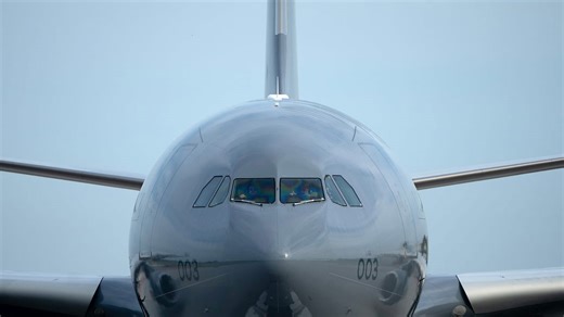 Report highlights flaws in how Canadian military pilots are paid