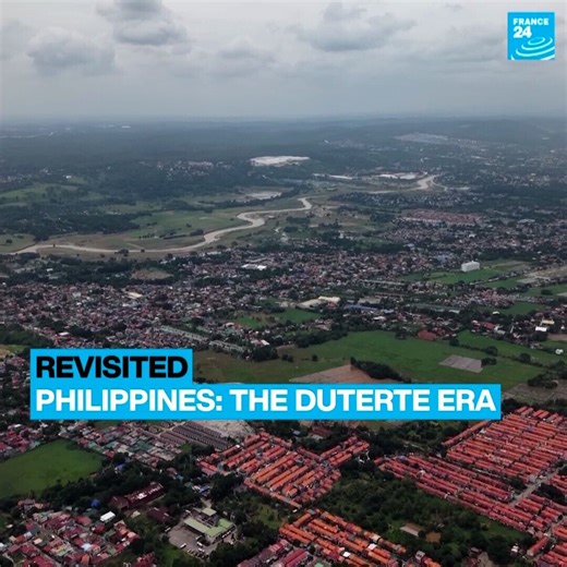 🇵🇭 The war on drugs led by former Filipino President Rodrigo #Duterte from 2016 to 2022 resulted in thousands of deaths. Duterte now faces charges at the International Criminal Court for crimes against humanity. Lisa Gamonet reports for #Revisited, this Sunday at 10:10 PM ⤵️ | FRANCE 24 English