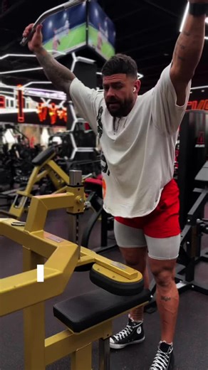Wide grip pulldowns is a complete waste of time! -Online coaching with personalized training plans, nutrition guidance, accountability, support, and a focus on transformation -Exercise critique services: break down your form, improve execution, maximize growth, prevent injuries, and receive detailed video feedback tailored to your lifts #bodybuilding #gym #gymlife #bodybuildingmotivation #fitness