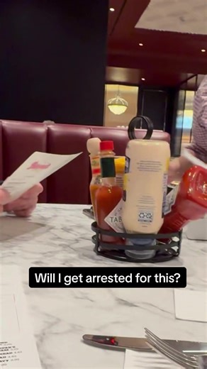 I’m Todd Wilbur. I’ve been hacking famous foods for over 30 years. Whenever I set out to duplicate a recipe, I start by tasting the real dish and asking a ton of questions. Sometimes I get a few helpful tips and sometimes…nothing. I don’t often get threatened by jail time, but the servers at Du-Par’s are very protective. 😂 Du-par’s Restaurant and Bakery first opened at the Los Angeles Farmer’s Market in 1938. Their hotcakes are legendary. And the recipe is a closely guarded secret. Since my ser