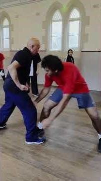 Chin Na Escape from Leg & Waist Grab | Praying Mantis Kung Fu Skills螳螂拳擒拿技巧：被抱腿抱腰时的下巴控制与解脱方法详解