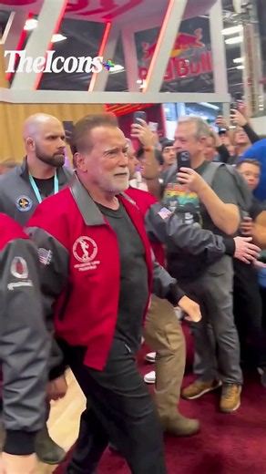Arnold Schwarzenegger Walking Like A Stud At Arnold Classic #ArnoldSchwarzenegger