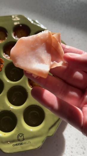 Cheese Platter Ideas: Pairing Sharp Cheddar with Apple Slices