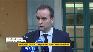 36K views · 398 reactions | [Le ministre arrive en Martinique] Dans un long point avec la presse, lundi (29 novembre 2021) en fin d'après-midi, le ministre de l'outre-mer a dressé le bilan de son court séjour en Guadeloupe avant de gagner la Martinique. Il a fait une comparaison qui pourrait susciter des remous. | Martinique la 1ère | Facebook