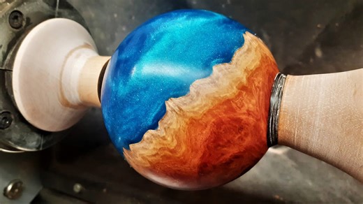 A Festive New Year Sphere Made on the Lathe