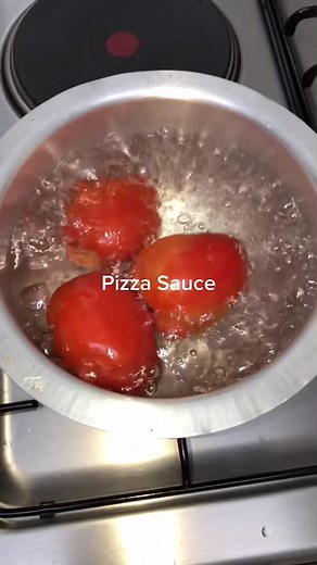 Homemade Pizza Sauce Recipe with Fresh Tomatoes