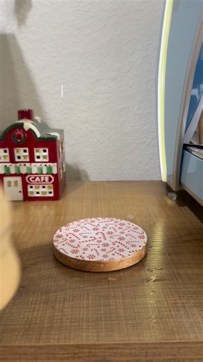 Vanilla iced latte ✨ Here’s what I used ⤵️ • 1tbs vanilla syrup • 8oz whole milk • lots of ice • 2 shots of espresso • caramel drizzle #icedlatte #vanillatte #cafecito #coffeereel #explore #fyp | Cafecitopls