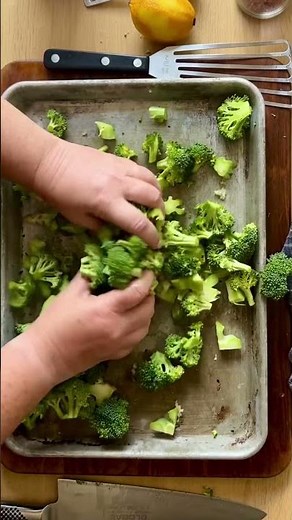 CRISPY BROCCOLI WITH GARLIC AND LEMON 🥦 🍋 on smittenkitchen.com