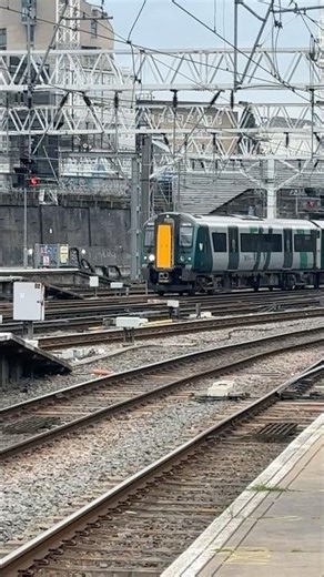 London North Western Railway class 350 Arriving at London Euston