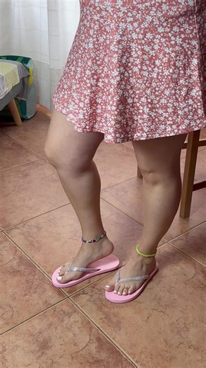 Pink Rhinestone Flip Flops for Summer Days #lifestyle #shaikhamahra #beautifulgirl #dubaiprincess #fashion