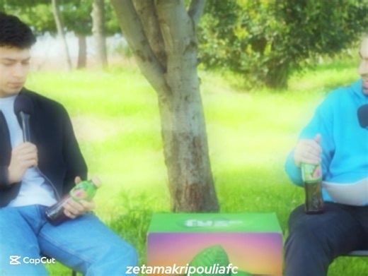 Η Ζέτα είναι για μένα η απόλυτη έννοια της ομορφιάς, όχι μόνο εξωτερικά αλλά κυρίως εσωτερικά. Από την πρώτη στιγμή που την είδα στην τηλεόραση κατάλαβα πως πρόκειται για έναν άνθρωπο που ξεχωρίζει πραγματικά. Το χαμόγελό της έχει μια απίστευτη λάμψη που μπορεί να φωτίσει ακόμα και την πιο δύσκολη μέρα, ενώ τα μάτια της έχουν μια ζεστασιά και μια καλοσύνη που σε κάνουν να νιώθεις οικεία, σαν να μεταφέρουν όλη την αγάπη και την ευγένεια της ψυχής της. Η ομορφιά της δεν είναι απλώς εμφανισιακή· εί