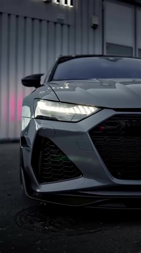 Explore the Power of the AUDI RS6 Sport Car