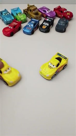 Disney Pixar cars. Cruz Ramirez vs Jeff Gorvette | Lightning McQueen