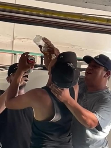 Mi novia ni que tus amigos te obliguen a tomar Mis compas 😹 | EL Tata