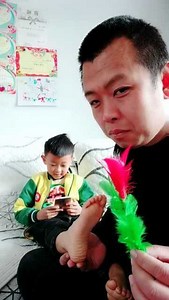 挠脚心据说很痒。。