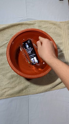 Νεκτάριος - Δίκαιος - FairGR on Instagram: "Μπήκε νερό στο κινητό σου; #clearwave #phone #iphone #phonetips #tech #greek #techtips #greektech"