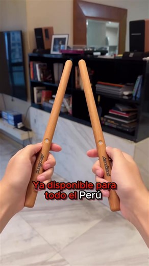 Ya está disponible en todo el Perú la batería invisible de Aeroband, el nuevo PocketDrum II Max. Disfruta de una experiencia hiperrealista que te permite tocar batería en cualquier lugar y en cualquier momento, sin necesidad de un set físico, llevando tu práctica y creatividad musical a donde vayas. #PocketDrum #bateriainvisible #perú #drummer
