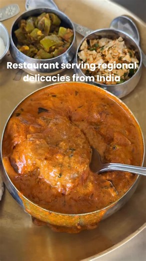 Jyoti Modi , Hyderabad Blogger on Instagram: "This place celebrates India Curating dishes from various parts of the country USP • Every week they have a rotating regional menu - Punjabi, Bengali, Rajasthani, Northeastern, and more. • Afternoons are all about mess style experience with weekly thalis. • Evenings transform into a la-carte + highball bar, perfect for relaxed lake-view dining. • The soda bar has 6 inhouse sodas. • Interiors are warm, modern, homely . -reasonably priced especially the