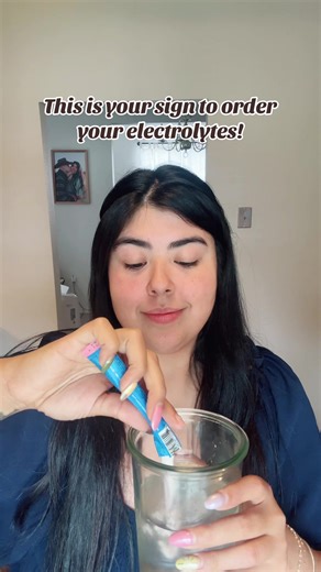 Who else gets super bloated from liquid iv? We did as well, waterboy is a much better option! 🤍 #waterboy #electrolytes #liquidiv #runner #trainingformarathon