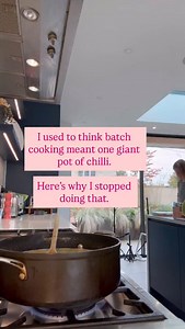 I used to think batch cooking meant one giant pot of chilli… Here’s why I stopped doing that. Cooking just one thing meant we were bored by Tuesday. Now I make a 6 mix and match dishes in an hour. It’s a game changer! #batchcooking #mealprep #familymealideas #familymeal #familymeal #vegetarianmealprep | Mealtime Maverick