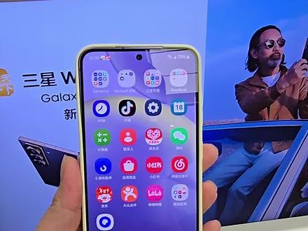 三星手机投屏秘籍📱📺 —— Smart View来助力！✨ 想知道三星手机如何轻松投屏吗？Smart View功能来帮你！一键连接，大屏享受，让你的手机内容瞬间跃然眼前。无论是追剧观影，还是游戏激战，都能享受前所未有的视觉盛宴！🎬🎮 #三星 #投屏 #SmartView