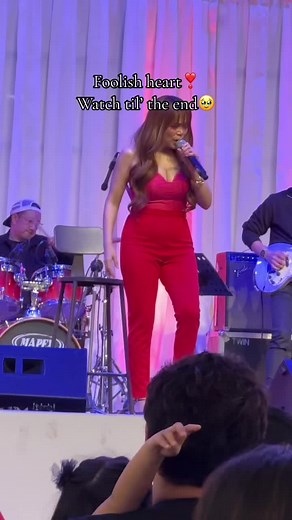 Soul Siren Nina Performs 'Foolish Heart' at Marquee Mall