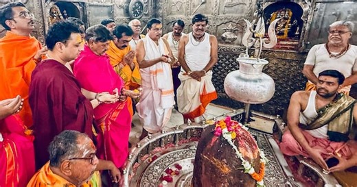 Union Minister Nitin Gadkari Offers Prayers At Mahakaleshwar Temple In Ujjain