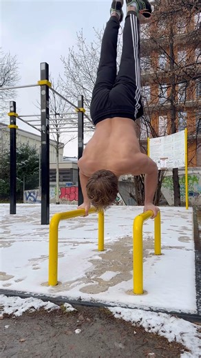 Handstand Fail. #calisthenics #fail #streetworkout #handstand #pushups