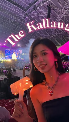 林林拎不清 B.linling on Instagram: "🇸🇬在新加坡的一半泪水和快乐都源自这里 参加了The Kallang｜加冷汇 的品牌发布会， 见证它正式升级成全新的样子。 这里真的陪我走过太多瞬间：孙燕姿的大合唱、梁静茹的温柔、BLACKPINK 的嗨点，还有和朋友看五月天、Lady Gaga 的快乐…. 我也常在这里打网球、散步，已经变成我生活的一部分。 这次全新的品牌形象，把运动、音乐、娱乐、生活全部连在了一起。 未来的 The Kallang，会是大家都能来创造故事的地方。 也期待下一次，我在这里又会留下什么新的回忆 @thekallang.sg #TheKallang加冷汇 #TheKallang #KallangGroup #新加坡体育城 #新加坡生活 #新加坡演唱会 #城市日常 #生活记录#新加坡生活 #新加坡工作 #新加坡演唱会 #留学新加坡 #新加坡旅遊"