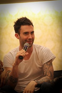 Adam Levine: Das ist das Musikvideo zu “Maps” von Maroon 5 (VIDEO)