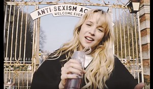 Angèle dévoile le Making-Of de son clip « Balance ton quoi »